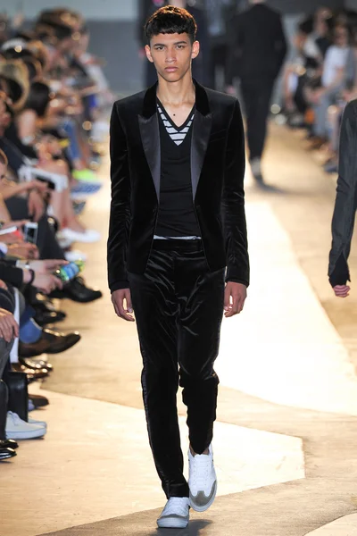 Look 19